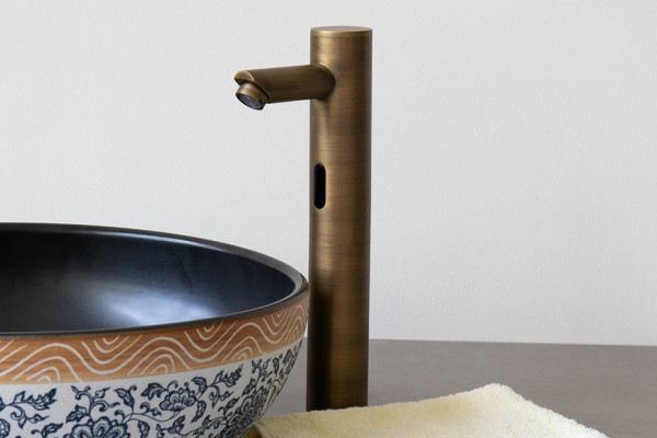 Vòi chậu lavabo cảm ứng bằng đồng Kanly GCAC1/VC1