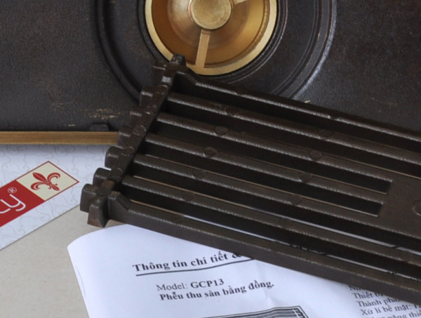 Phễu thoát sàn bằng đồng 8x20cm Kanly GCP83