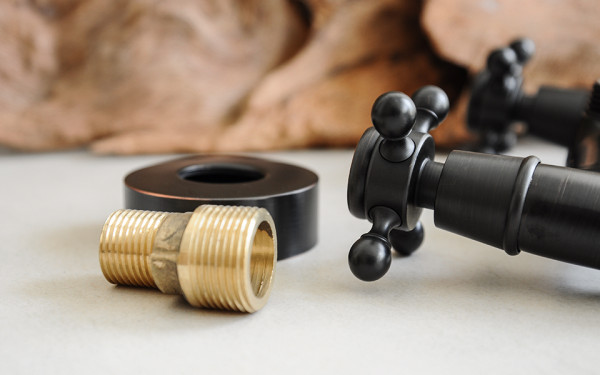 Vòi nước treo tường nóng lạnh Kanly GCT05B