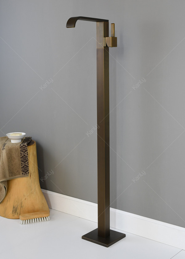 Vòi xả bồn đặt sàn nóng lạnh bằng đồng Kanly GCAH7