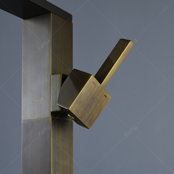 Vòi xả bồn đặt sàn nóng lạnh bằng đồng Kanly GCAH7