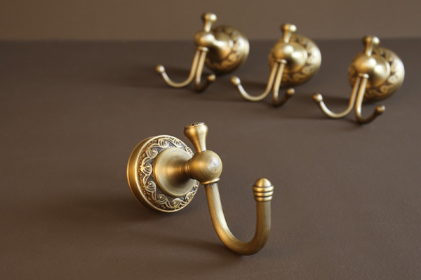 Móc treo đơn bằng đồng Kanly GCH01N