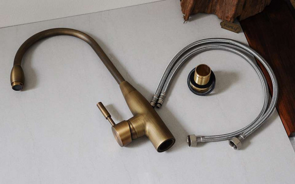 Vòi rửa bát nóng lạnh bằng đồng Kanly GCC01