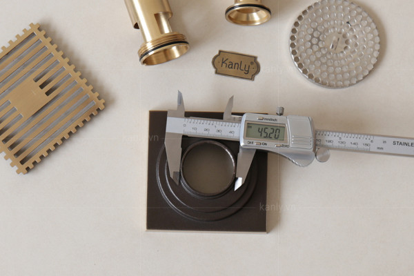 Phễu thoát sàn bằng đồng 10x10cm Kanly GCP11