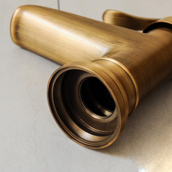 Vòi chậu nóng lạnh bằng đồng Kanly GCV04