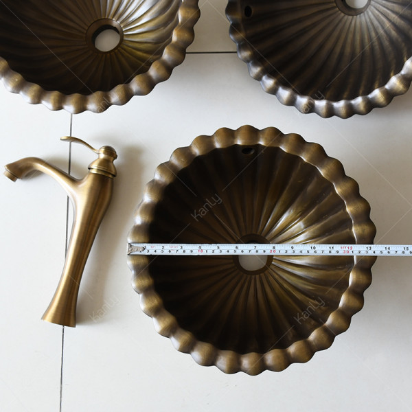 Chậu rửa lavabo Kanly bằng đồng đúc GCL09