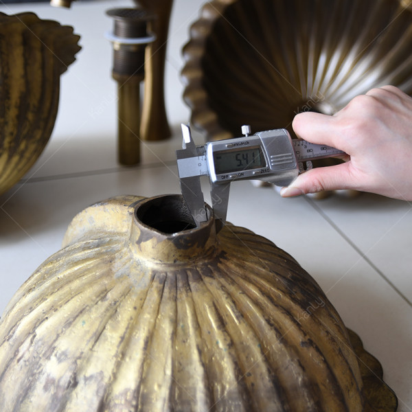 Chậu rửa lavabo Kanly bằng đồng đúc GCL09