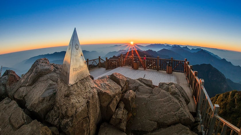 Chinh phục đỉnh núi Fansipan - nóc nhà Đông Dương