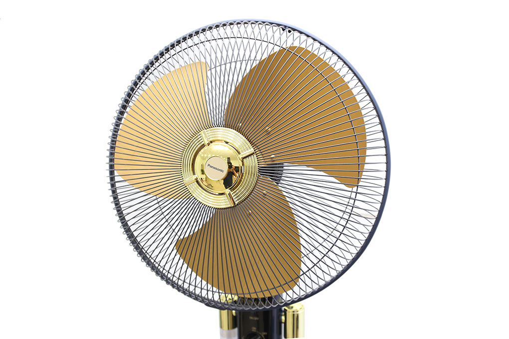 Quạt đứng 3 cánh Panasonic có đèn ngủ F-407WGO chiều cao 134-157 cm