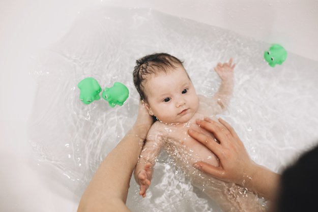 Vòi tắm nóng lạnh mang lại sự tiện lợi khi dùng, đặc biệt là với gia đình có trẻ nhỏ cần thường xuyên sử dụng nước ấm