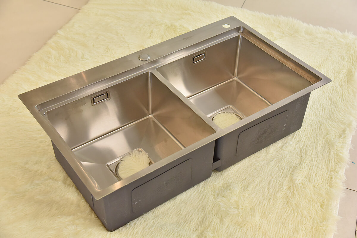 Chậu rửa chén 2 hố kèm rổ inox HITA HDS8248 82x48cm