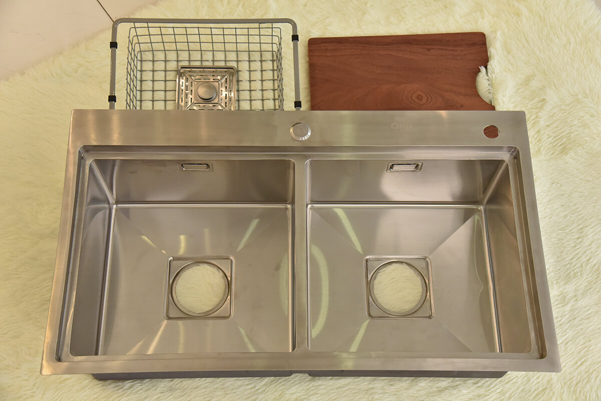 Chậu rửa chén 2 hố kèm rổ inox HITA HDS8248 82x48cm