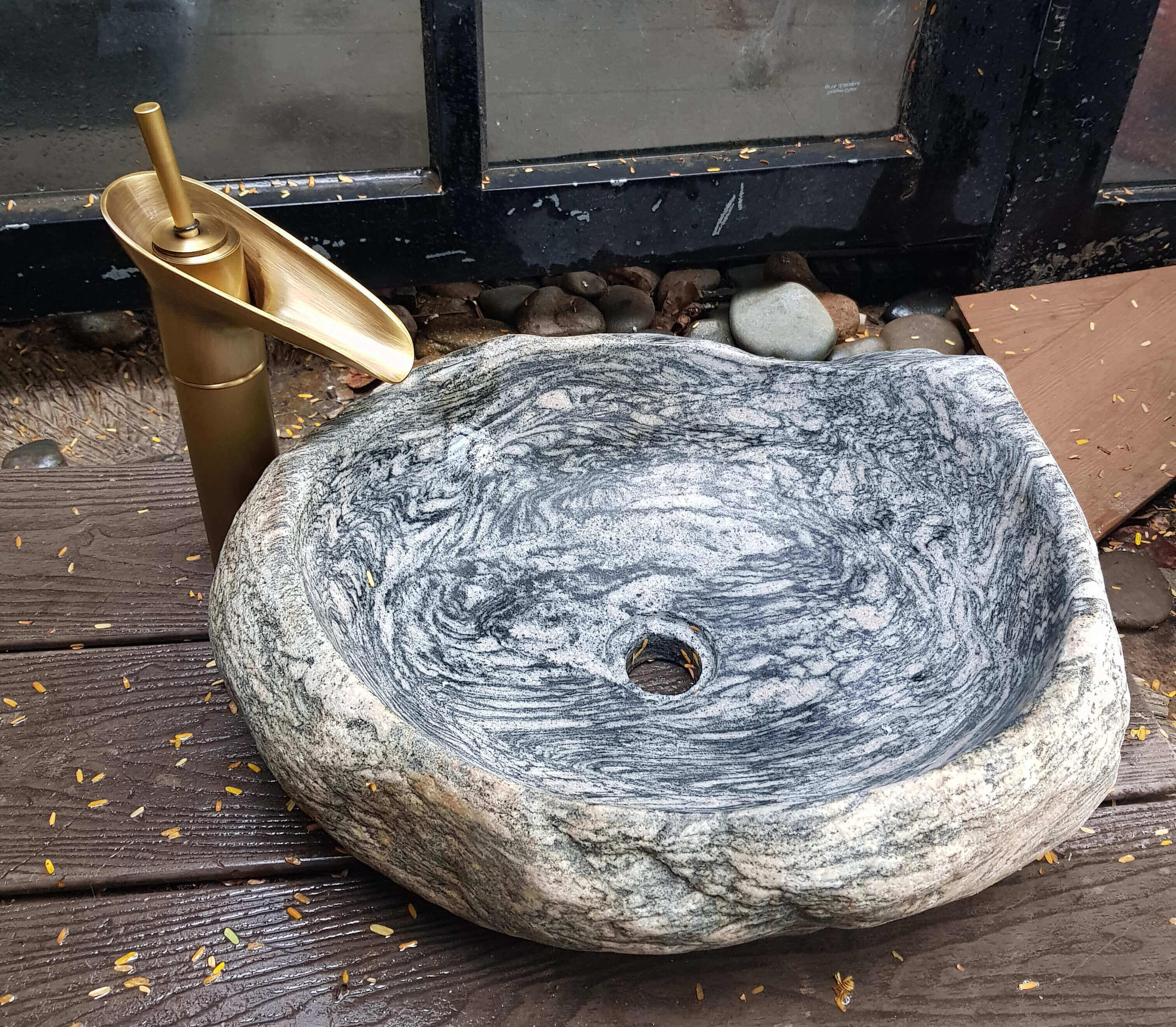 Những mẫu chậu rửa mặt giúp cho không gian nhà bạn thêm thu hút hơn