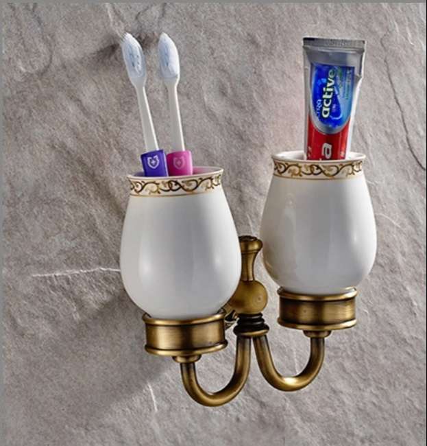 Lọ bàn chải đánh răng treo tường thường được thiết kế theo nhiều phong cách khác nhau và có tính thẩm mỹ cao