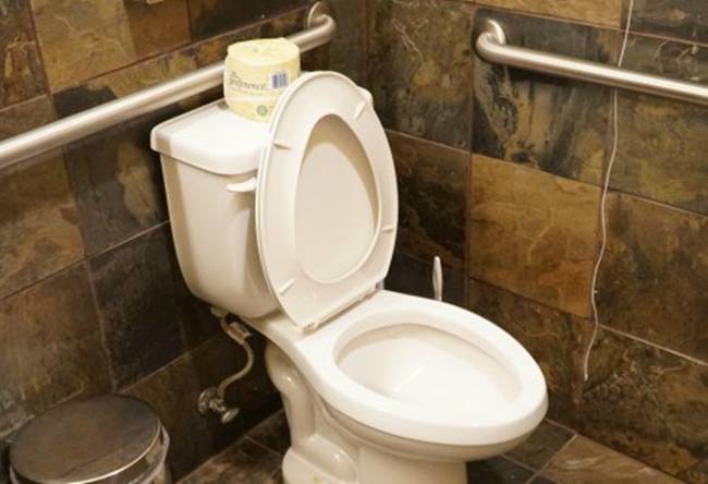 Khi nắp bồn cầu hư hỏng hoặc cần nâng cấp bồn cầu, bạn chỉ cần tiến hành thay nắp mới