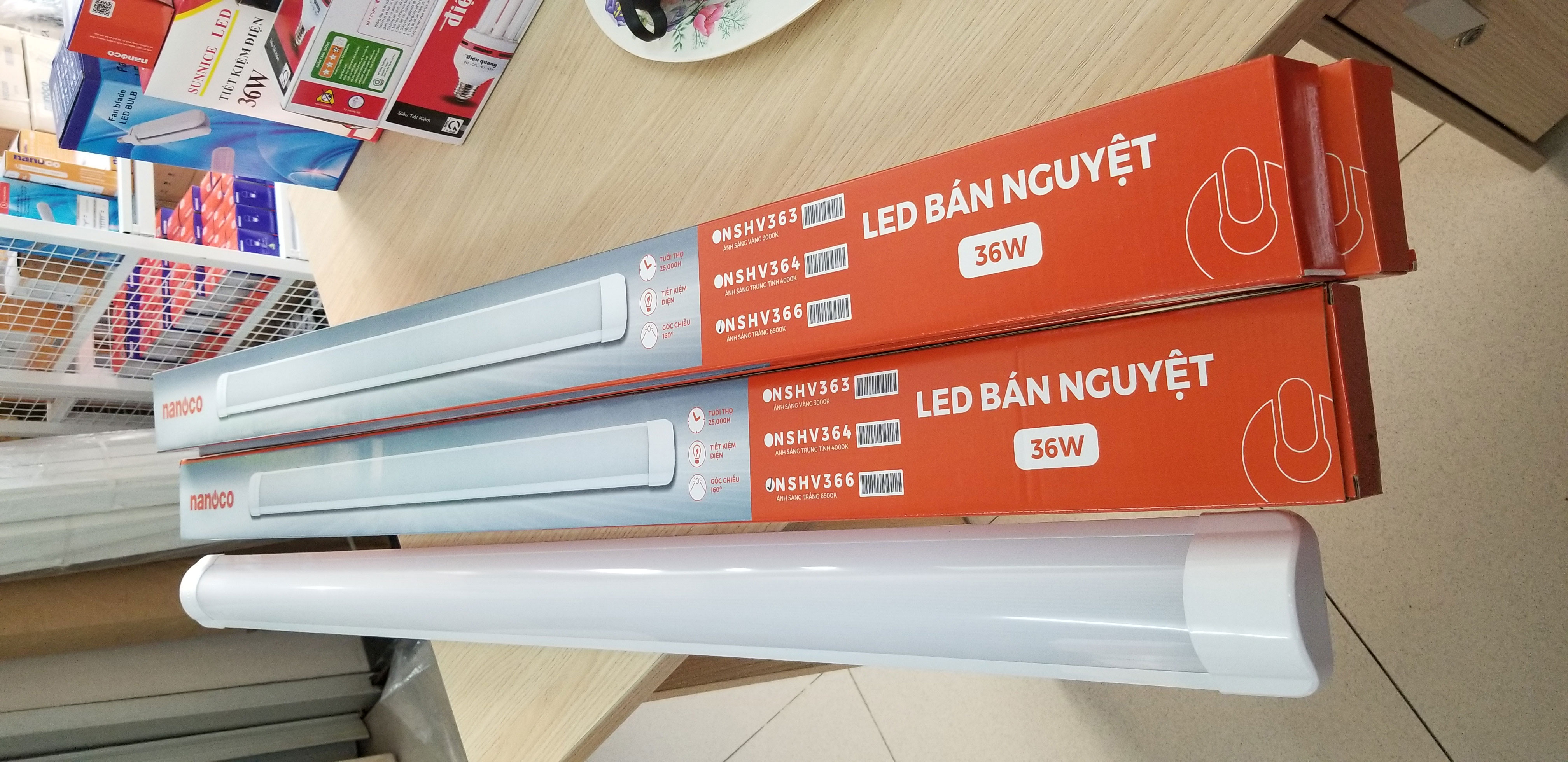 Đèn LED bán nguyệt 18W / 36W Nanoco nhựa trắng viền nhôm