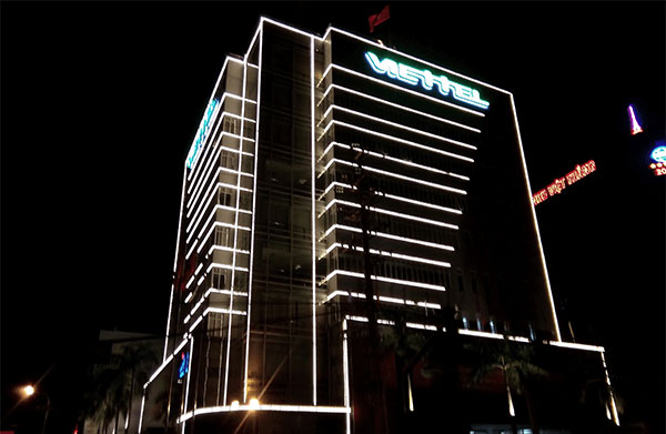 den-led-trang-tri-toa-nha-2