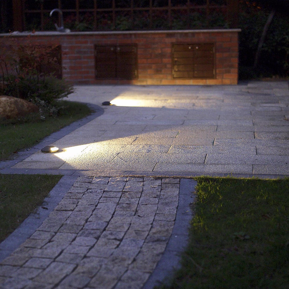 den-san-vuon-led-am-dat-ngl1211-anh-sang-vang-2