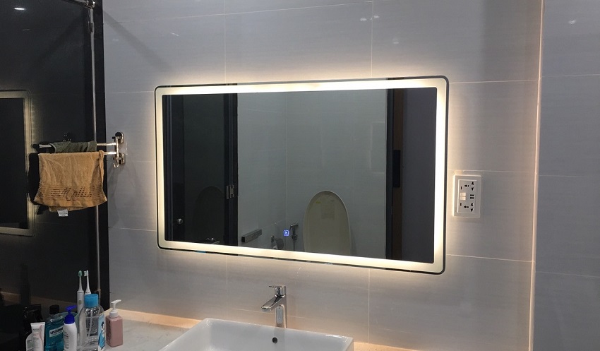 Gương điện nhà tắm Album với chất lượng tuyệt vời, sáng bóng hoàn hảo, không bị giật khi sử dụng và bền bỉ trong thời gian dài. Sản phẩm có đèn LED và thiết kế đa dạng, phù hợp với nhiều không gian phòng tắm khác nhau, đáp ứng nhu cầu trang trí và sử dụng của người dùng.