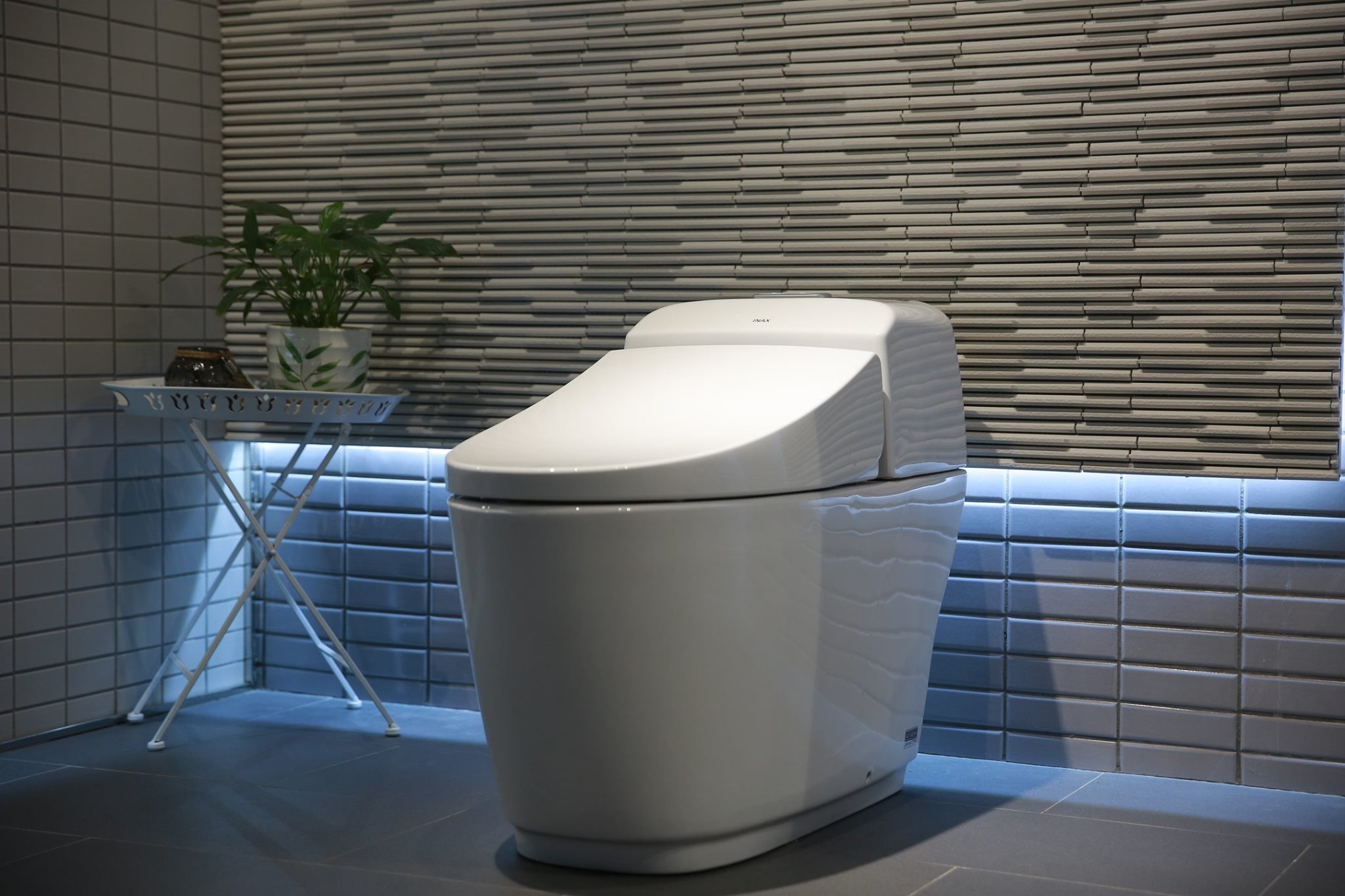 Bồn cầu 1 khối INAX AC-1032VN (AC1032VN) nắp đóng êm