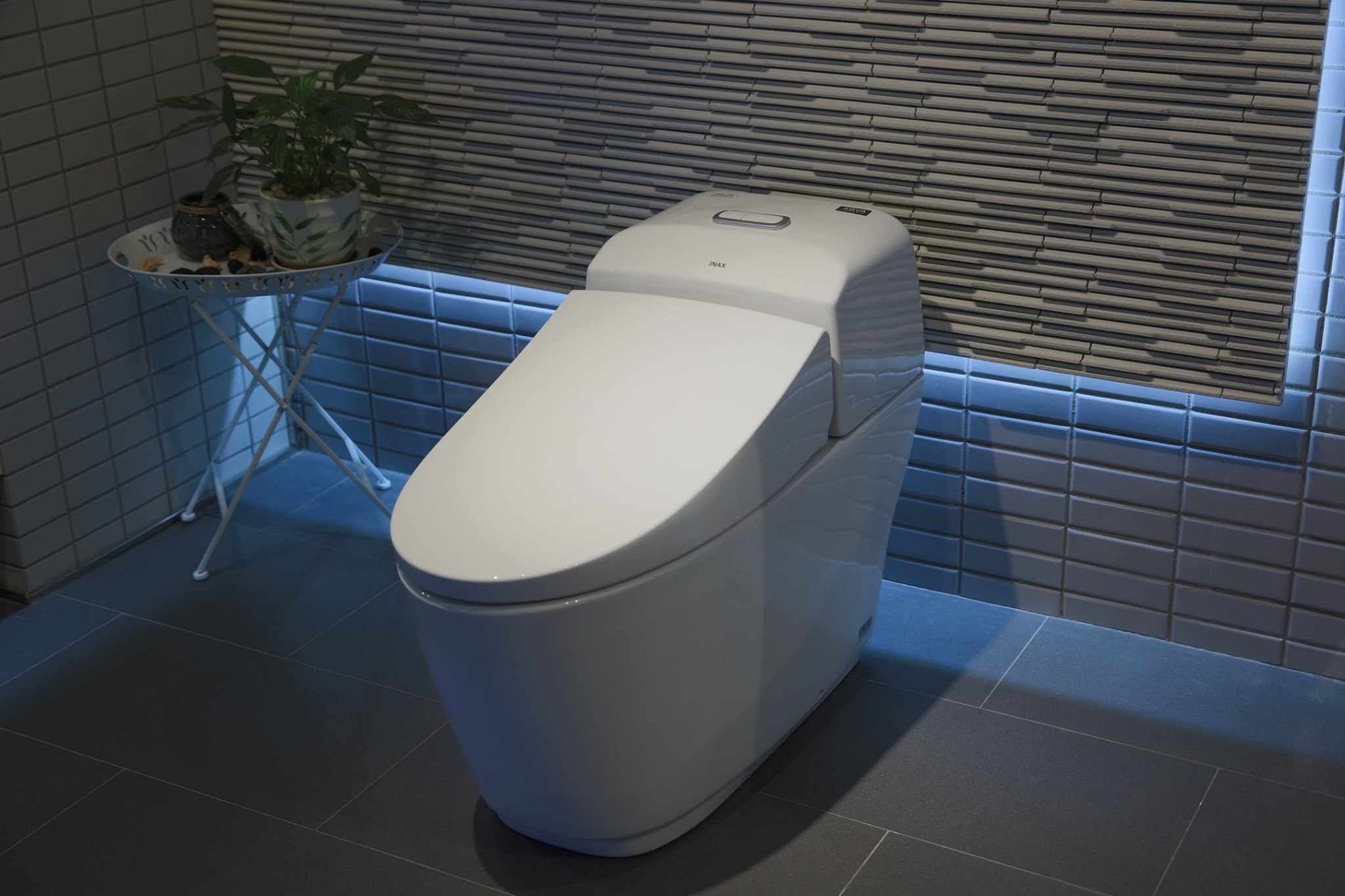 Bồn cầu 1 khối INAX AC-1032VN (AC1032VN) nắp đóng êm