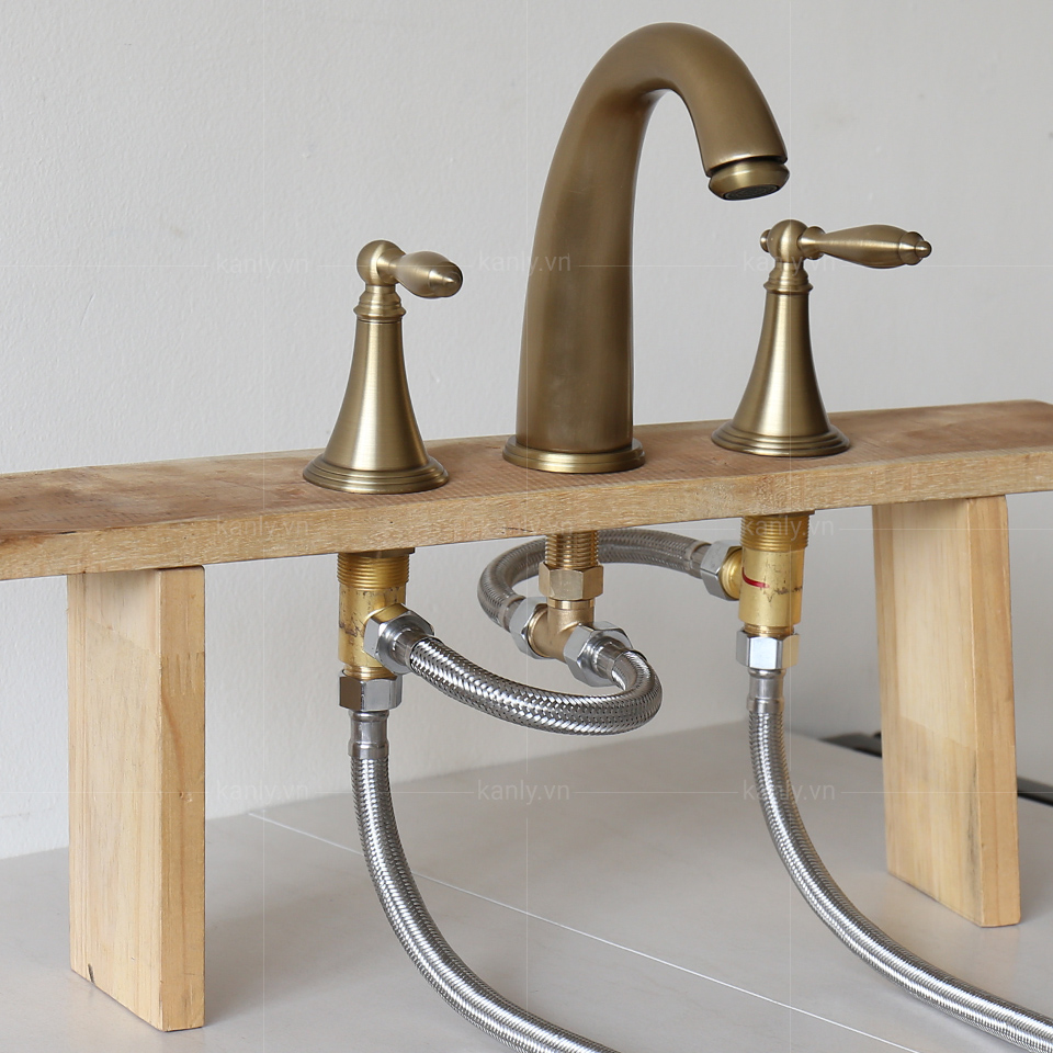 Vòi chậu 3 lỗ âm bàn bằng đồng Kanly GCB02