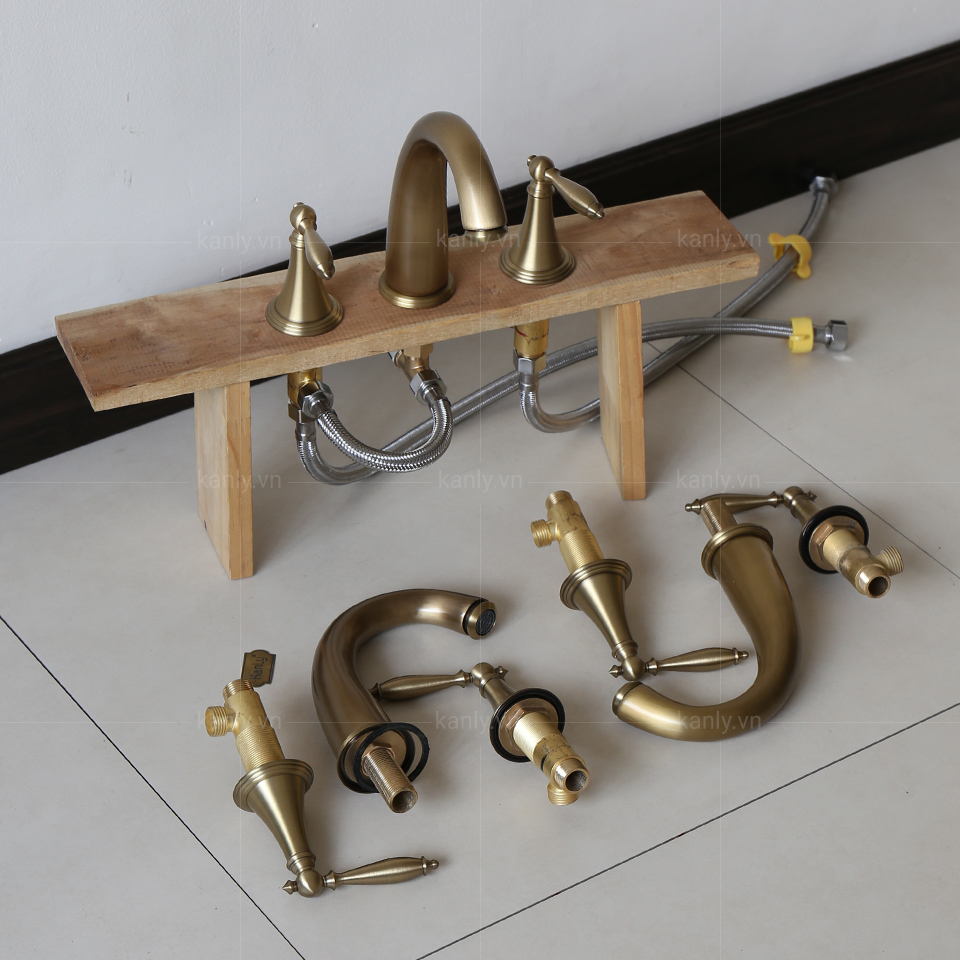 Vòi chậu 3 lỗ âm bàn bằng đồng Kanly GCB02