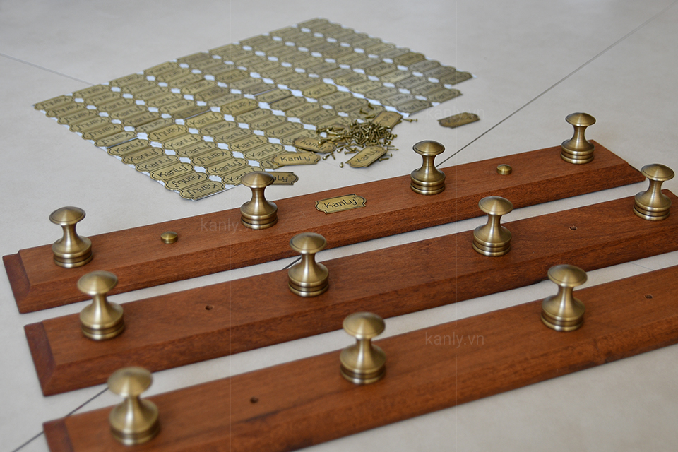 Móc treo áo gỗ và đồng thau Kanly GCG20A