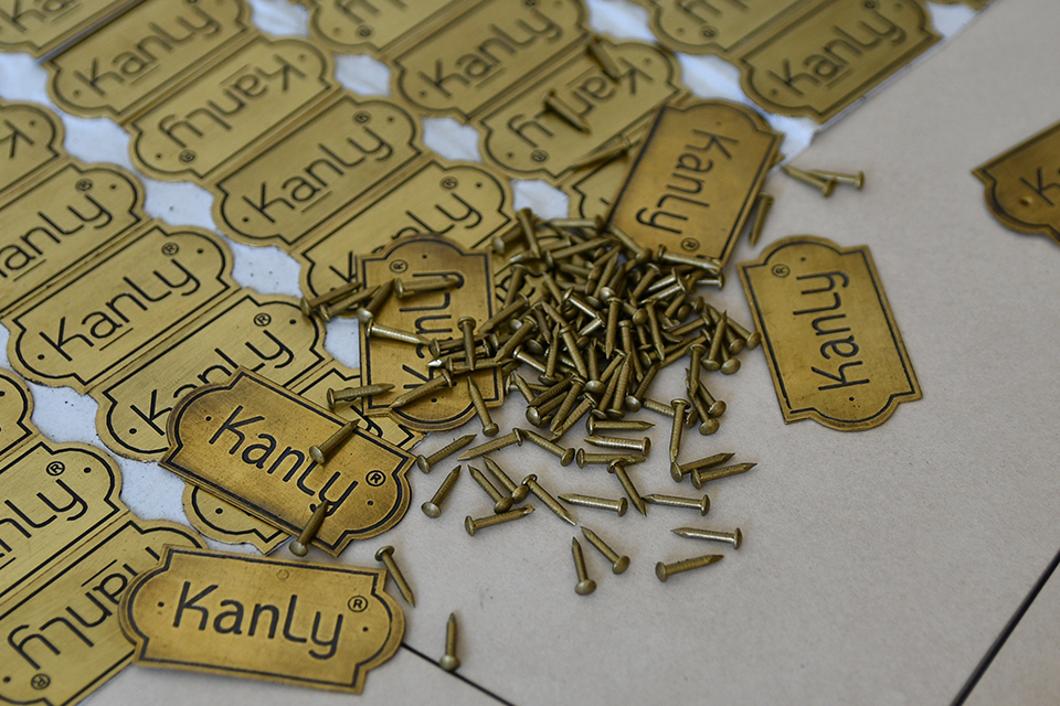 moc-treo-ao-go-va-dong-thau-kanly-gcg20e