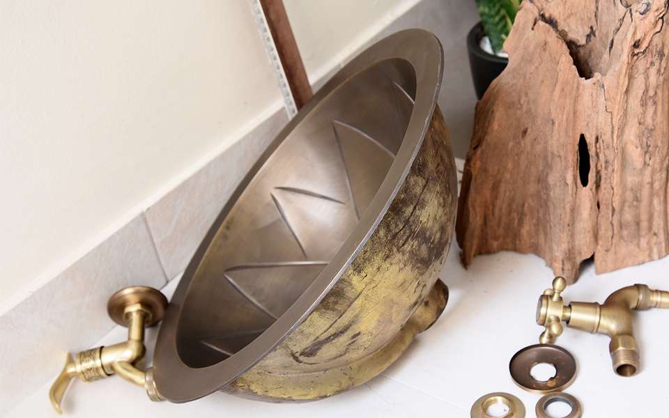 Chậu lavabo đặt bàn Kanly bằng đồng đúc GCL02