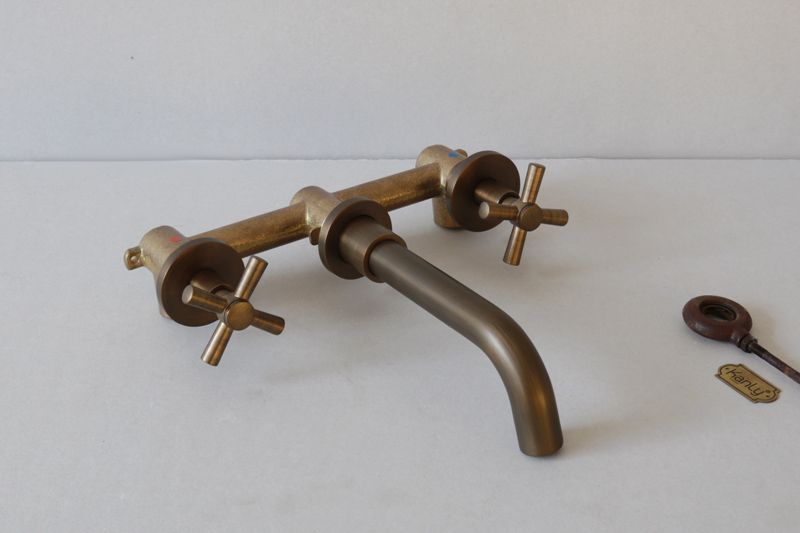 Vòi âm tường nóng lạnh bằng đồng Kanly GCT07