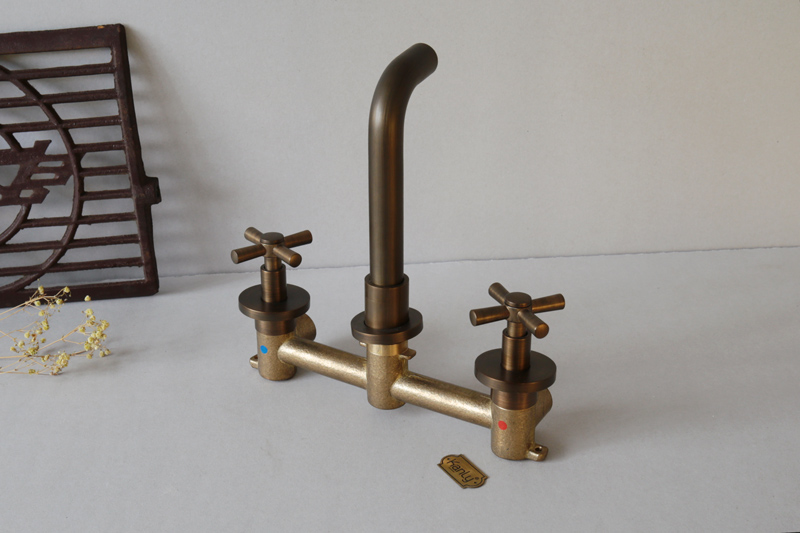 Vòi âm tường nóng lạnh bằng đồng Kanly GCT07