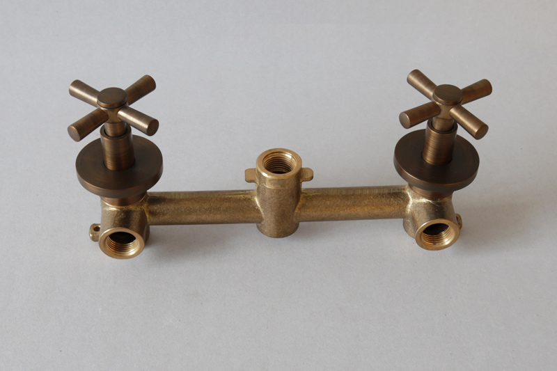 Vòi âm tường nóng lạnh bằng đồng Kanly GCT07