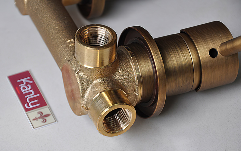 Vòi âm tường nóng lạnh bằng đồng Kanly GCT04/ GCT04B