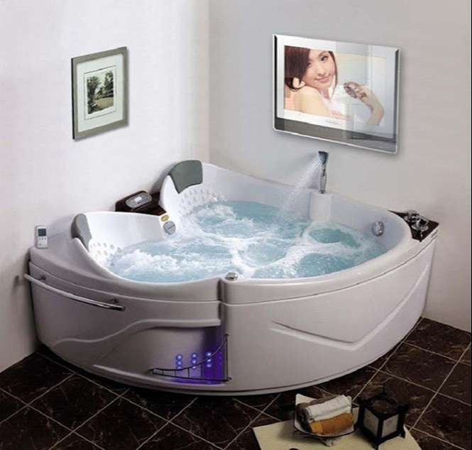 Bồn tắm góc kích thước lớn có chiều rộng và chiều dài từ 1,6m trở lên