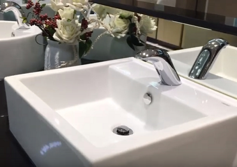Chậu rửa mặt caesar a910 là dòng lavabo cao cấp vòi cảm ứng