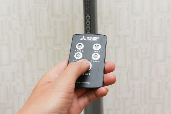 Quạt đứng điều khiển từ xa Mitsubishi LV16S-RA