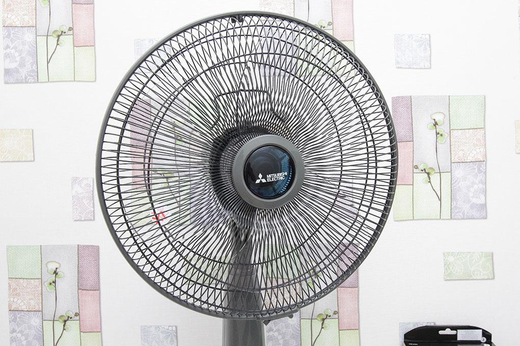 Quạt lửng điều chỉnh độ cao 82-102cm Mitsubishi R16-GA