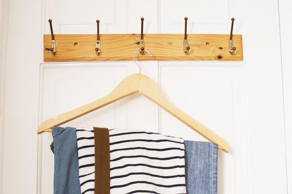 D&ograve;ng sản phẩm m&oacute;c quần &aacute;o treo cửa gỗ sở hữu k&iacute;ch thước tương đối đa dạng