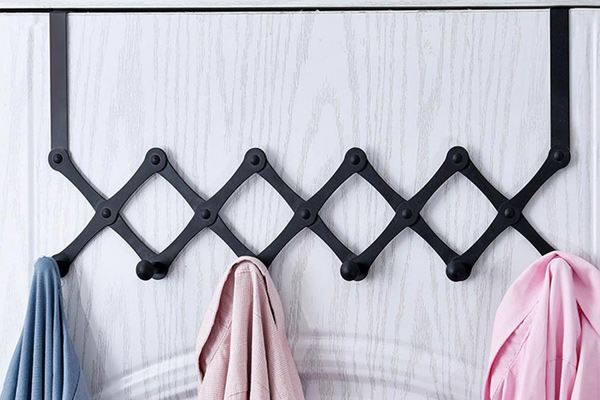 C&aacute;c nh&agrave; sản xuất đ&atilde; nghi&ecirc;n cứu v&agrave; tạo ra những phi&ecirc;n bản m&oacute;c quần &aacute;o treo cửa đa năng với nhiều tiện &iacute;ch v&agrave; c&ocirc;ng dụng kh&aacute;c nhau.