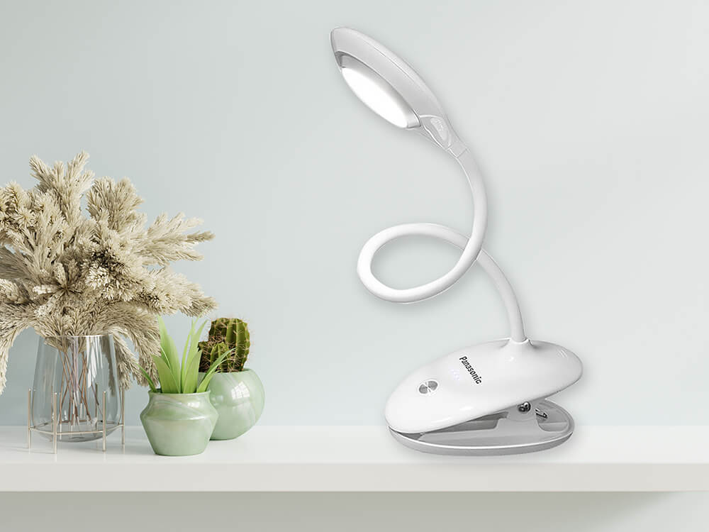 Đèn bàn LED Panasonic HHLT0232E19 cổng sạc USB 5V