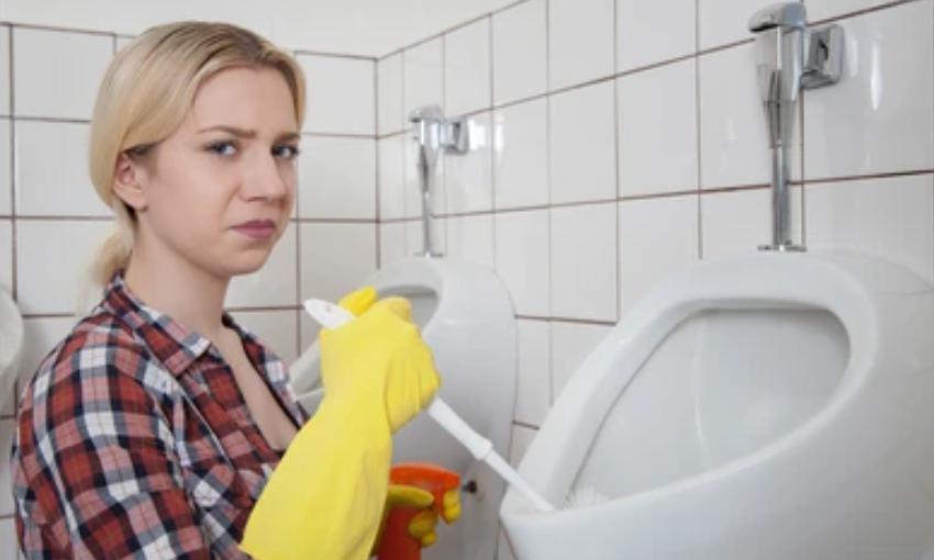 Cách xử lý bồn tiểu bị hôi