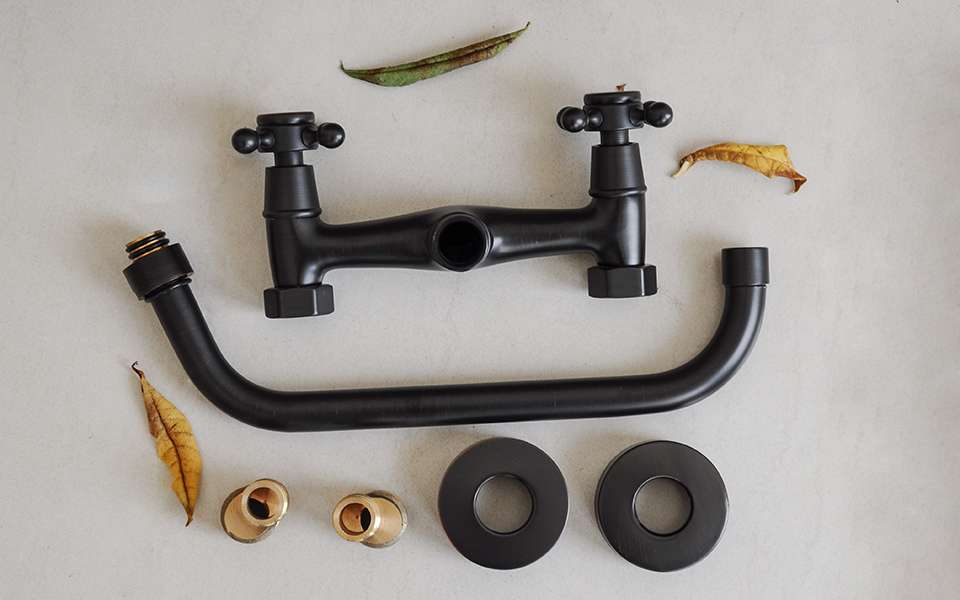 Vòi nước treo tường nóng lạnh Kanly GCT05B