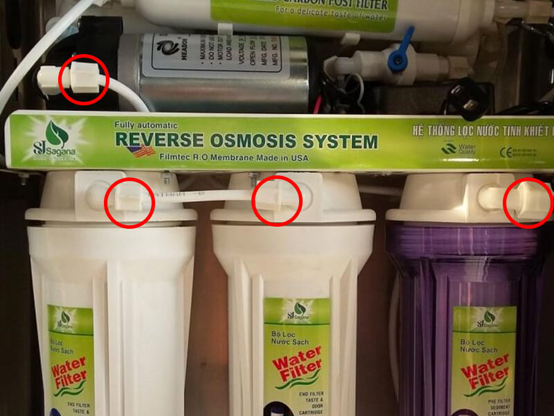 Các cúc nước bị lỏng gây rỏ rỉ