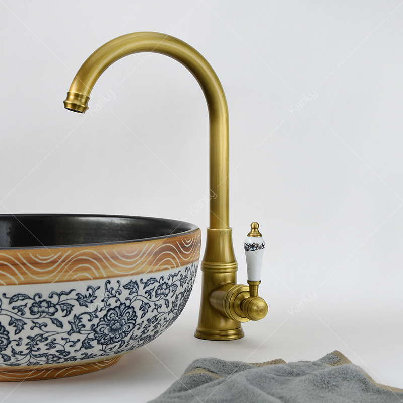 Vòi rửa bát nóng lạnh bằng đồng Kanly GCC07