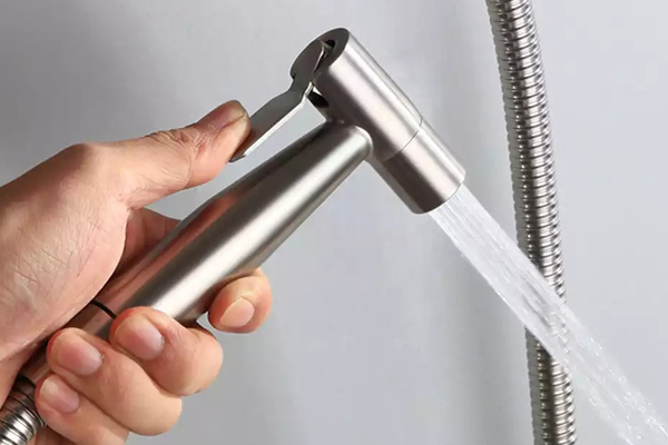 Vòi xịt Viglacera giúp làm sạch cơ thể sau khi đi vệ sinh hoặc loại bỏ các vết bẩn xuất hiện trong không gian nhà tắm